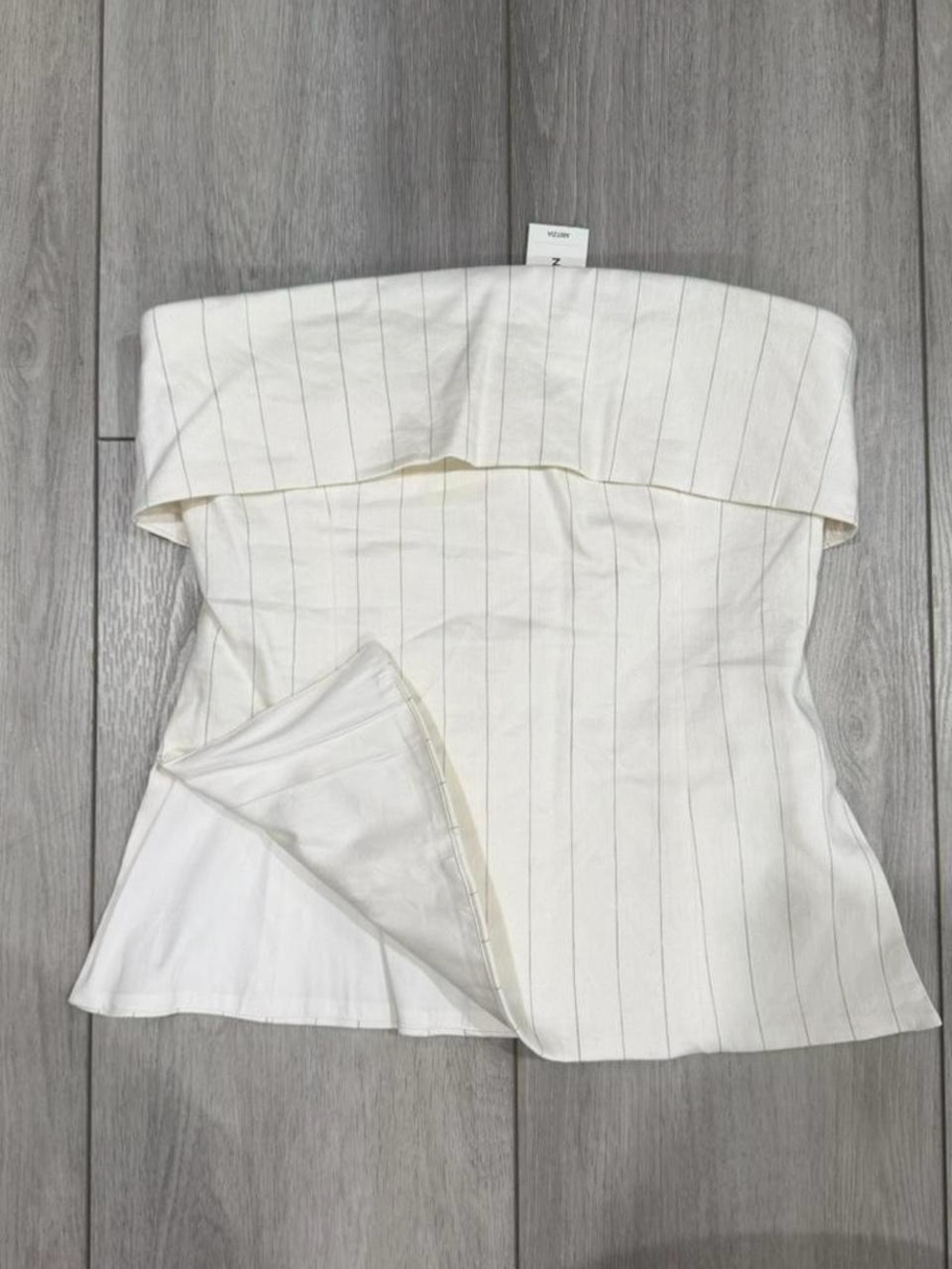 Aritzia Babaton Element Linen Tube Top in Cream with Grey Pinstripes. Size 4. - Picture 4 of 7